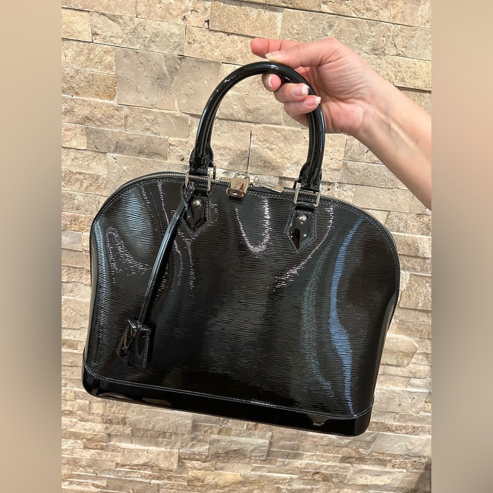 Louis Vuitton Black Alma GM in Epi Leather